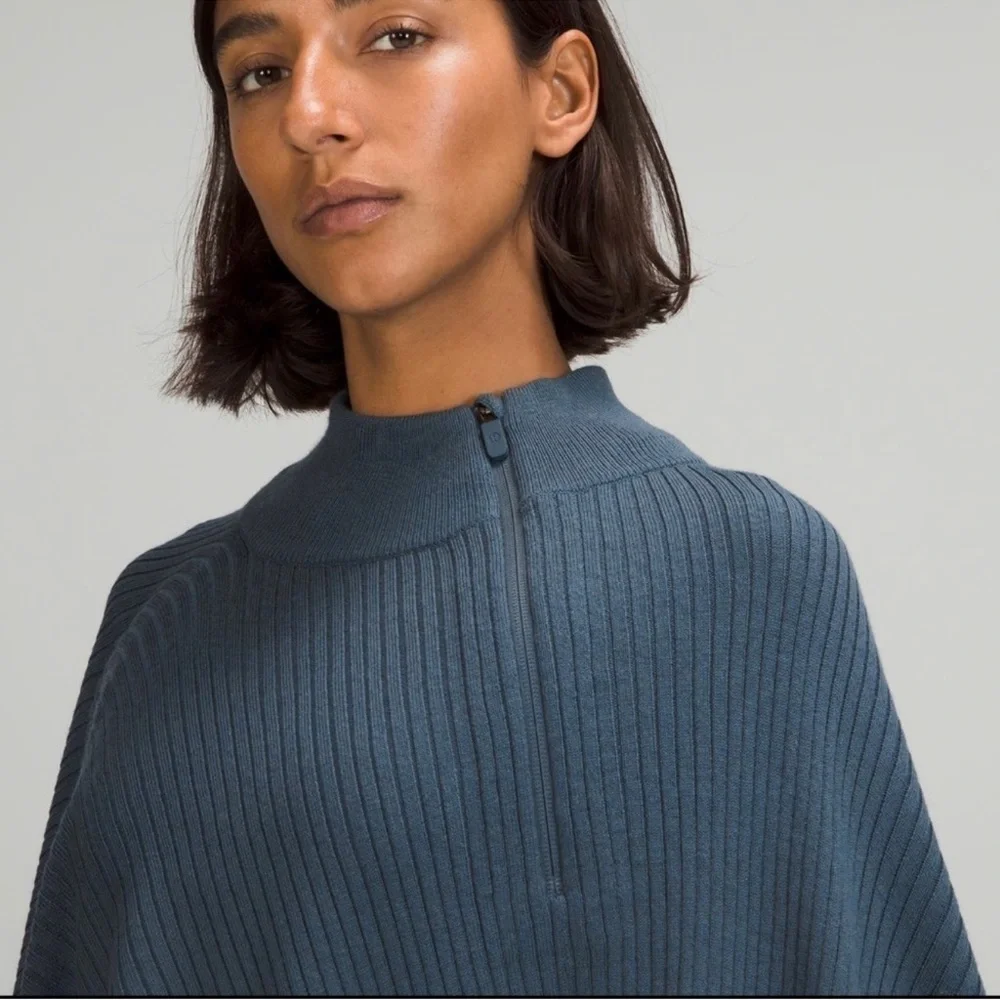 NWT Lululemon On The Go Poncho Iron Blue / True Navy